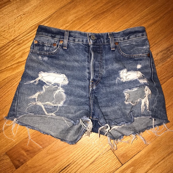 Levi’s Wedgie Denim Short - Picture 2 of 4